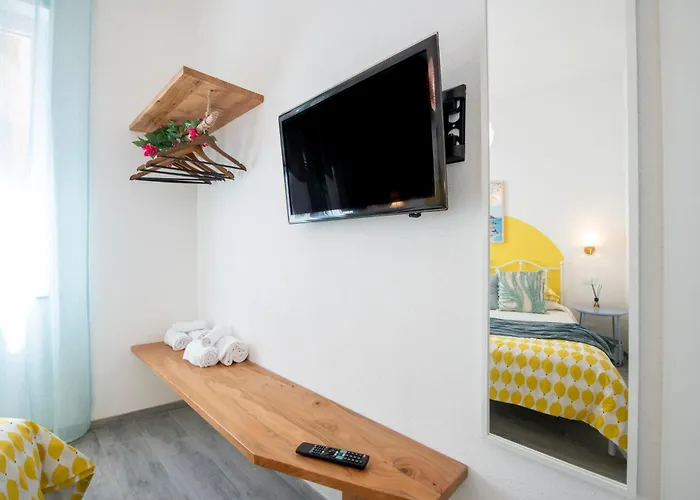 Pensionat Amoneglia, 2 Minutes Walk To The Beach, Pvt Park