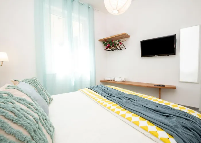 Amoneglia, 2 Minutes Walk To The Beach, Pvt Park 3* Moneglia