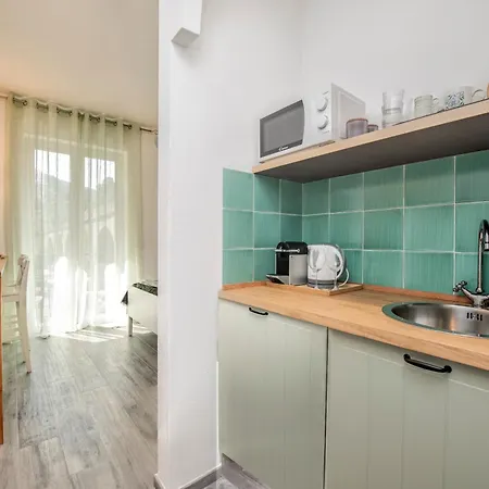 Pensionat Amoneglia, 2 Minutes Walk To The Beach, Pvt Park