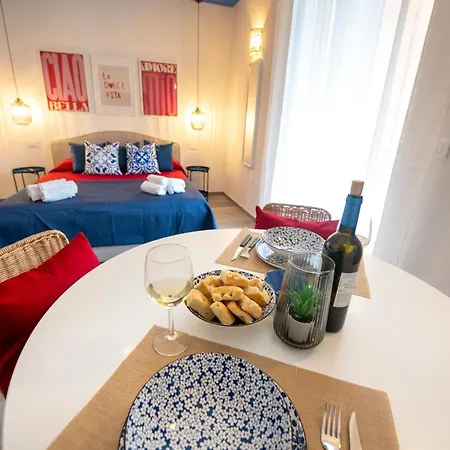 Amoneglia, 2 Minutes Walk To The Beach, Pvt Park Pensionat
