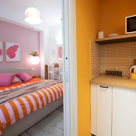 Amoneglia, 2 Minutes Walk To The Beach, Pvt Park Guest house