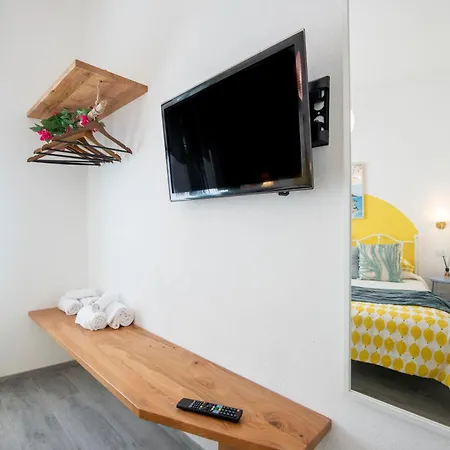 Guest house Amoneglia, 2 Minutes Walk To The Beach, Pvt Park