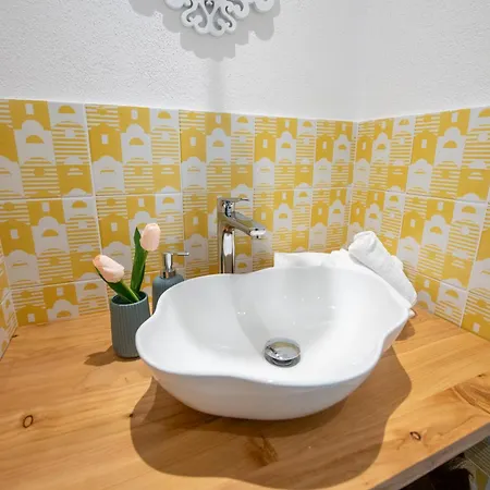 Amoneglia, 2 Minutes Walk To The Beach, Pvt Park Guest house Moneglia