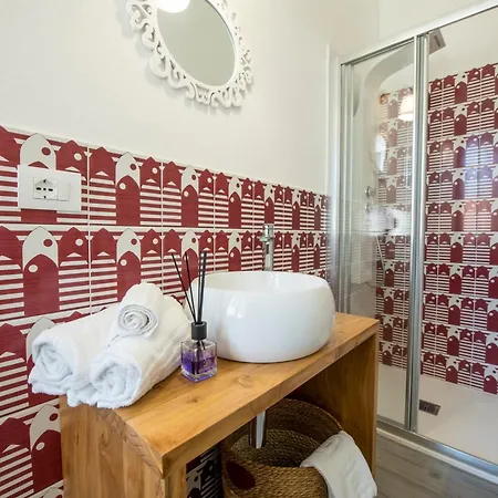 Amoneglia, 2 Minutes Walk To The Beach, Pvt Park Guest house